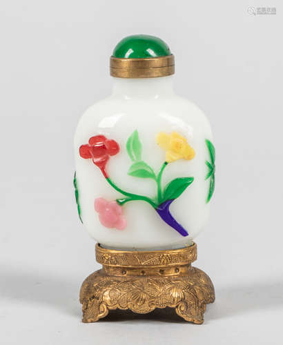 Chinese Emperor Type Overlay Glass Snuff Bottle