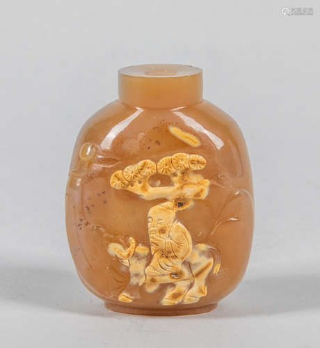 Chinese Carved Cameo Agate Snuff Bottle