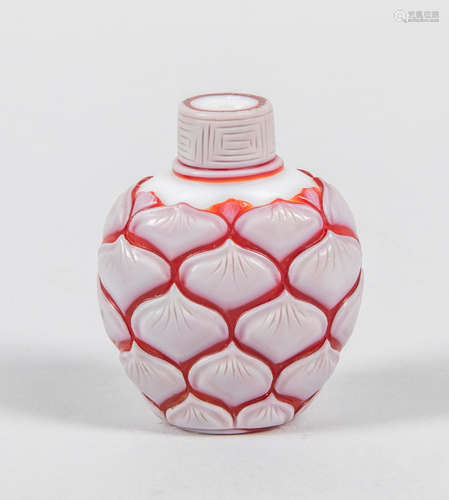 Chinese Old Overlay Glass Snuff Bottle