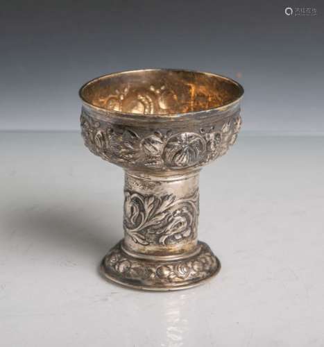 Kl. Silberpokal 800 Silber (wohl Historismus, 19. Jahr***dert), floral verzierter Pokal m.