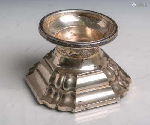 Flacher Kerzenhalter im barocken Stil aus 835 Silber (Herstellerpunze Grimminger Jacob,