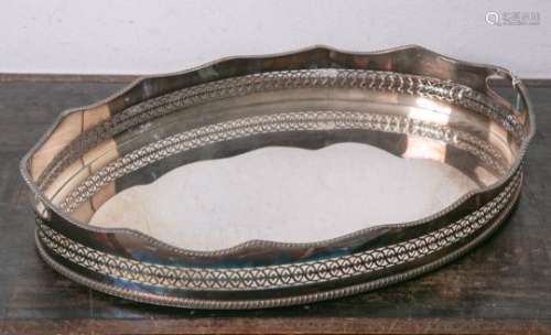 Großes ovales Tablett aus versilbertem Metall (Unterbodenherstellerpunze 
