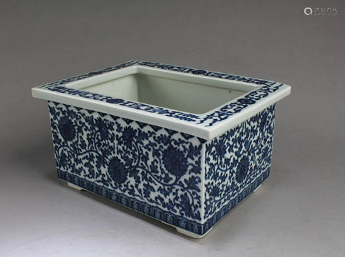 Chinese Blue & White Porcelain Pot