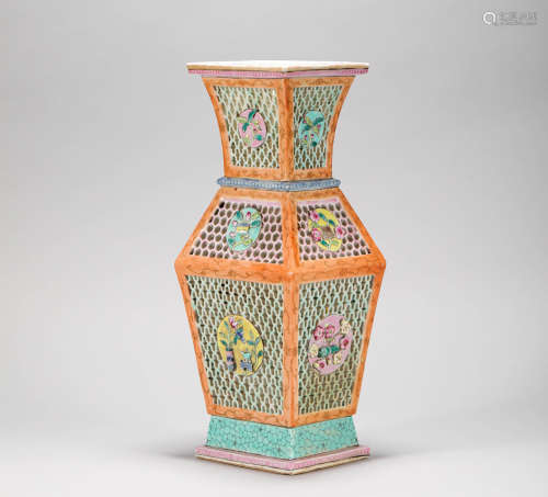 Pink Glazed Ancient Flower Vase from Qing清代粉彩雕瓷開光博古花瓶
