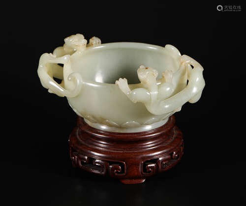 HeTian Jade Two Dragon Pen Washer from Qing清代和田玉
雙赤龍筆洗