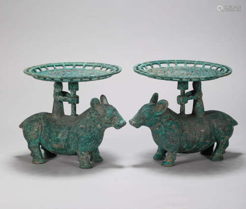 A Set of Bronze Lamp Holder from Shang Zhou商周青銅燈盞一對