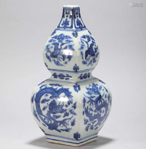 Blue and White Porcelain Vase in Calabas form from Ming明代青花龍紋葫蘆瓶