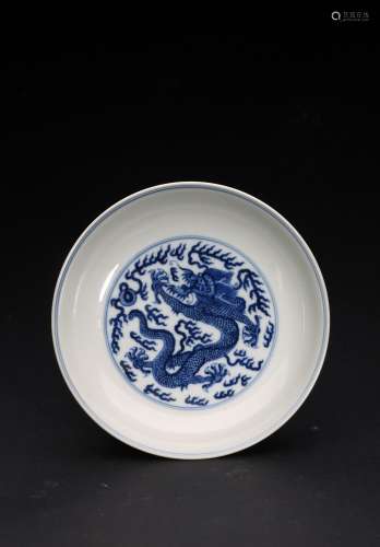 A CHINESE BLUE AND WHITE 'DRAGON' DISH