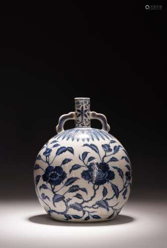 A BLUE AND WHITE 'FLOWERS' FLATTENED VASE