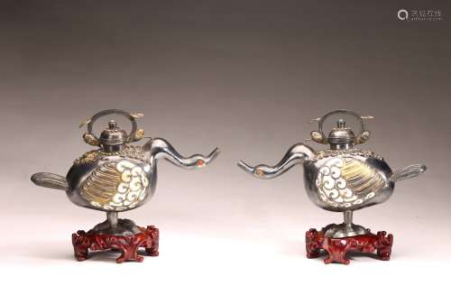 A PAIR OF SILVER GEMS INLAID GOOSE FORM VASES