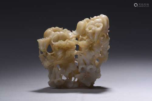 A WHITE JADE CARVED 'MORNING GLORY' FLOWER VASE