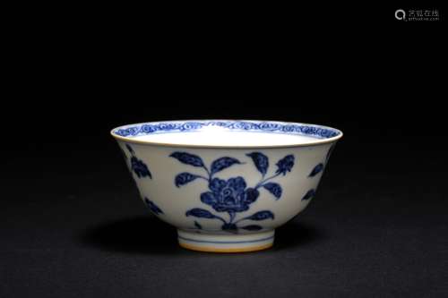 A SMALL CHINESE BLUE AND WHITE 'FLOWERS' BOWL