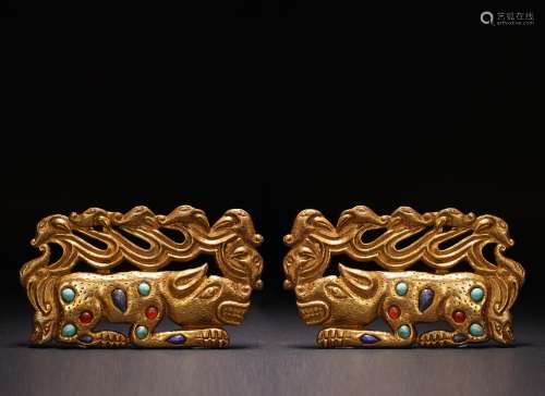 PAIR OF GILT BRONZE REPOUSSE GEMS INLAID PLAQUES