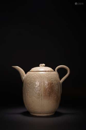 A CHINESE YUE-TYPE CELADON GLAZED EWER