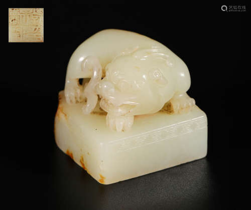 lion shaped hetian jade seal from Han漢代和田玉狮钮印章