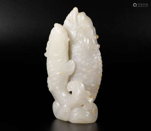 hetian jade fish-shaped ornament from Qing清代和田玉双鱼摆件