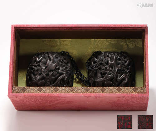 a pair of eaglewood chess container from Qing清代沉香木
棋罐一對
