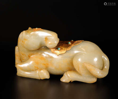 hetian jade horse covered with gold from Qing清代和田玉包金鑲嵌寶石臥馬
