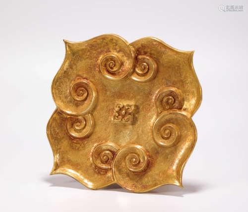 Gold Lotus form Plate from Tang唐代纯金荷叶盘
