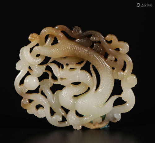 hetian jade dragon pattern engraved pendant from Liao遼代和田玉雲龍佩