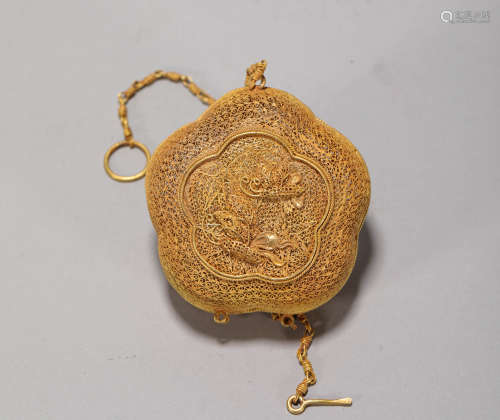 gold sachet from Qing清代纯金花丝香囊