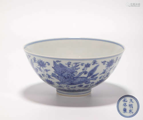 white and blue bowl with flower painting from Ming 明代青花花卉碗