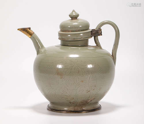 flower shaped ewer from Song宋代越窯花卉執壺