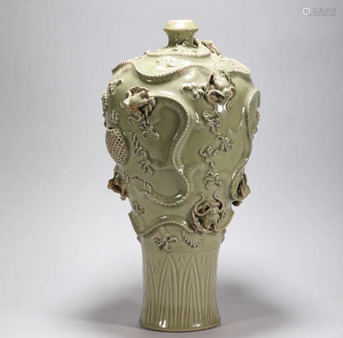 celadon dragon pattern ewer from Song宋代青瓷龍紋執壺