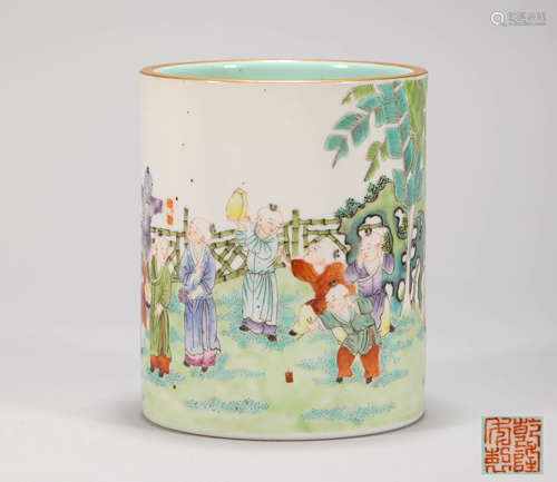 famille rose character painting wrting brush container from Qing清代粉彩人物筆筒