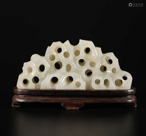 hetian jade rokery ornament from Qing清代和田玉山子摆件