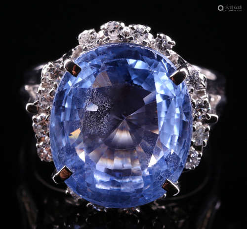 A SAPPHIRE AND DIAMOND RING WITH PLATINUM