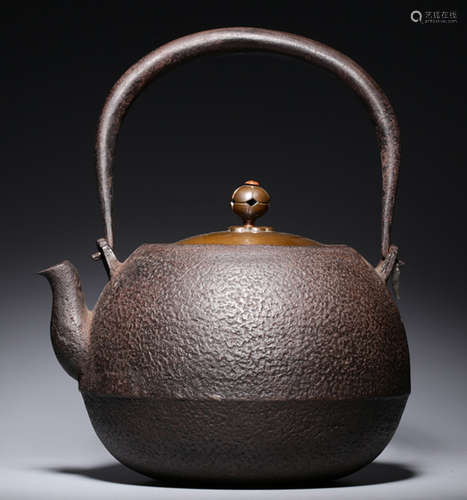 AN IRON POT WITH COPPER COVER