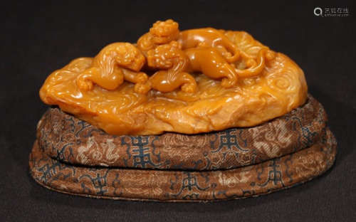 A TIANHUANG STONE PENDANT CARVED WITH BEAST