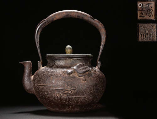 AN IRON POT CARVED WITH TORTOISE