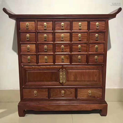 A HUALI WOOD CABINET WITH DRAWERS