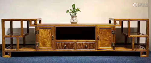 A GOLD NAN WOOD CABINET WITH DRAWERS