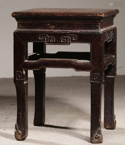 A GOLD NAN WOOD DESK CARVED WITH PATTERN