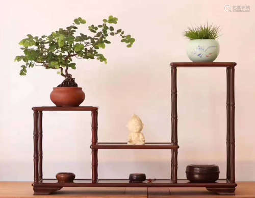 A SUANZHI WOOD SHELF