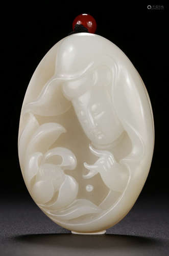 A HETIAN WHITE JADE PENDANT CARVED WITH GUANYIN BUDDHA