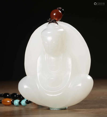 A HETIAN WHITE JADE PENDANT CARVED WITH GUANYIN BUDDHA