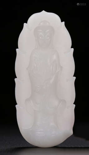 A HETIAN JADE PENDANT CARVED WITH GUANYIN BUDDHA