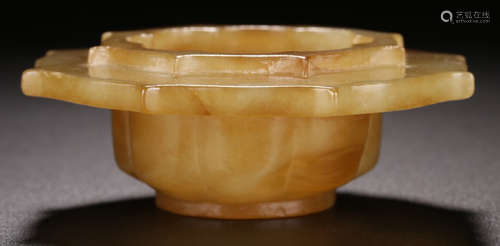 A HETIAN YELLOW JADE LOTUS FLOWER BRUSH WASHER