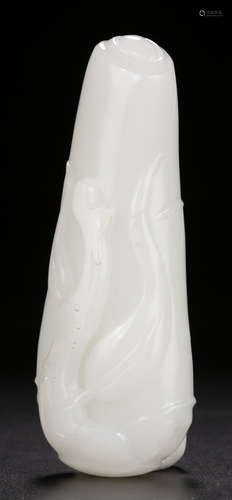 A HETIAN JADE PENDANT CARVED WITH PATTERN