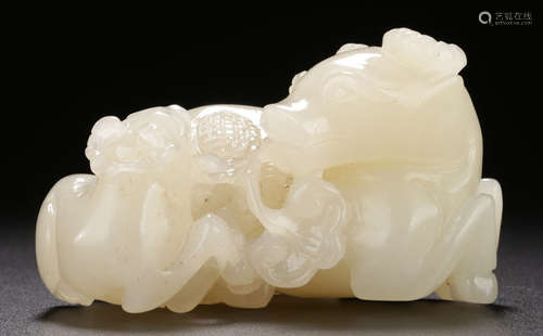 A HETIAN JADE BEAST PENDANT