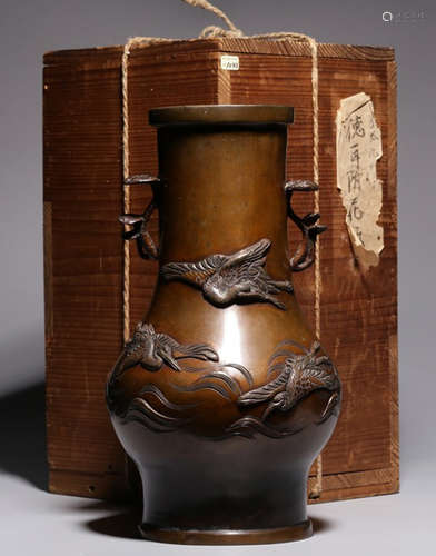 A COPPER VASE WITH DECORATED