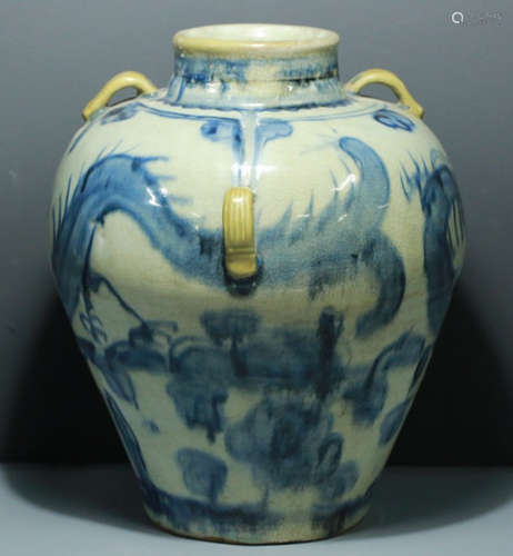 A BLUE&WHITE GLAZE JAR PAINTED WITH DRAGON PATTERN