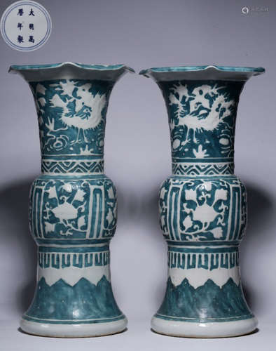 PAIR OF BLUE&WHITE GLAZE VASE WITH FLOWER PATTERN