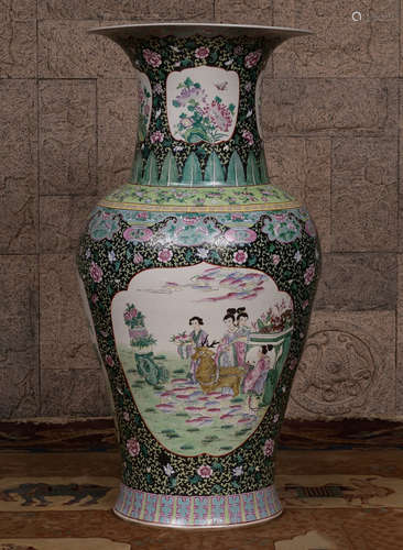 A FAMILLE ROSE GLAZE VASE PAINTED WITH STORY PATTERN