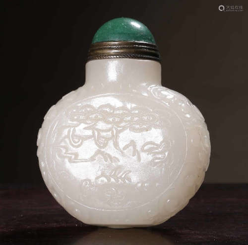 A HETIAN WHITE JADE SNUFF BOTTLE CARVED WITH PINE
