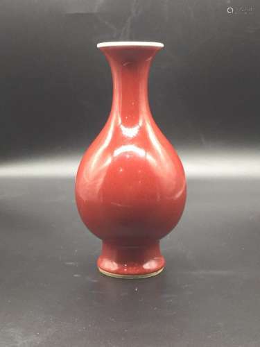 清 霁红釉赏瓶